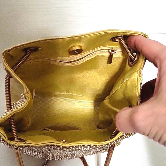 *HOMECOMING* Gold bucket bag - Picture 7 of 7